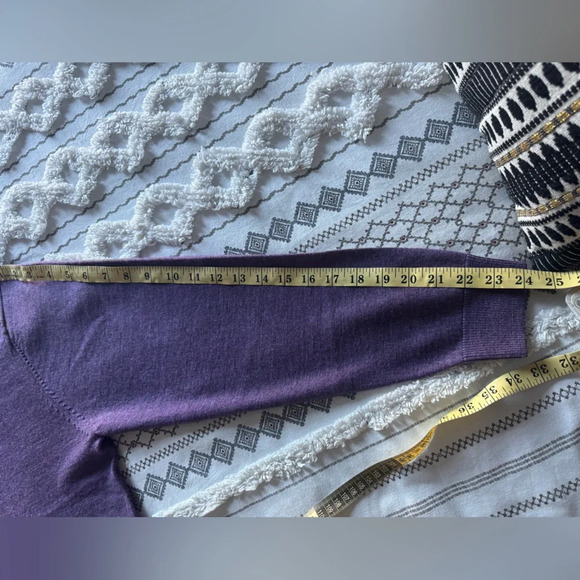 Turnbury Men’s 100% Wool Plum V-Neck Men’s Large  Sweater - Picture 4 of 5